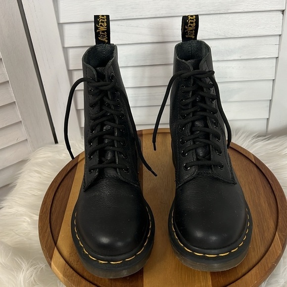 DR. MARTENS 1460 Smooth Black Leather Lace Up Boots Size Womens 5 - Picture 3 of 10